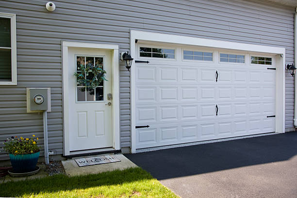 24/7 Emergency Garage Door Panel Replacement experts in Fort McKinley, OH